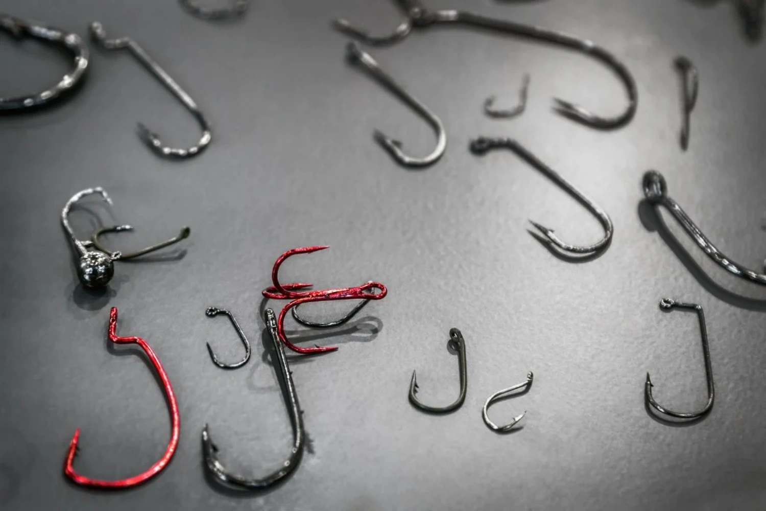 Fish-hooks-of-different-sizes.webp