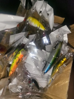 Versatile-Fishing-Lure-Set-With-Hooks
